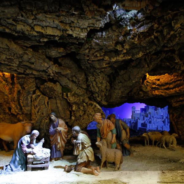 Anunciación de los pastores en una cueva