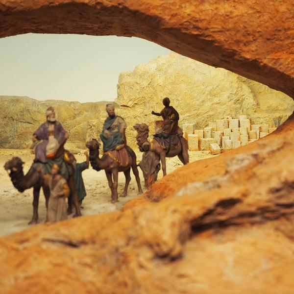 Cabalgata de Reyes Magos por el desierto