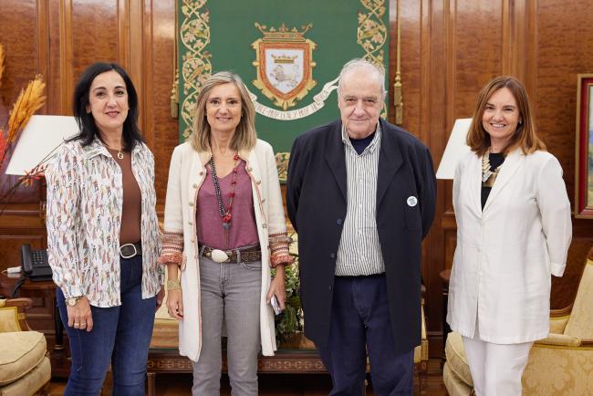 Reunión de la alcaldesa de Pamplona y el Presidente de la Asociación