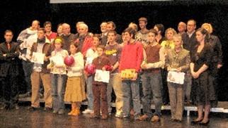 Todos los premiados al finalizar el acto