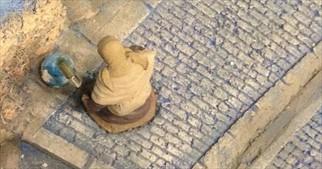 Los constructores mas retrasados han pedido ayuda a las figuras con la pintura.