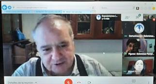 El Presidente durante una videoconferencia con varios miembros de la junta